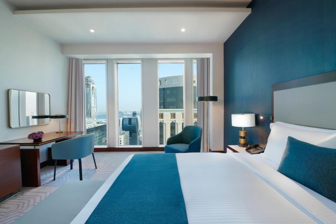 Wyndham Grand Doha West Bay Beach 외부 사진 A guest room at the hotel