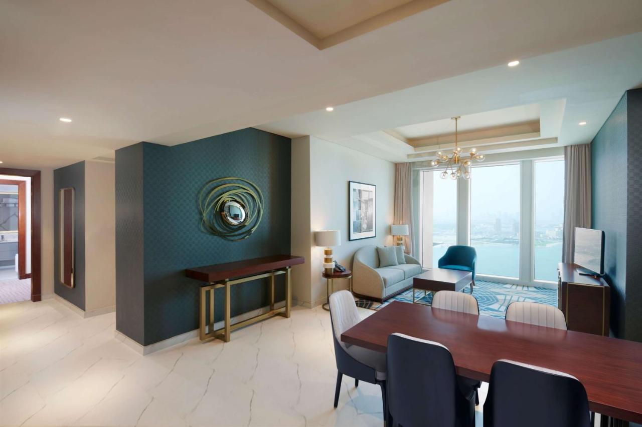 Wyndham Grand Doha West Bay Beach 외부 사진 A suite at the hotel