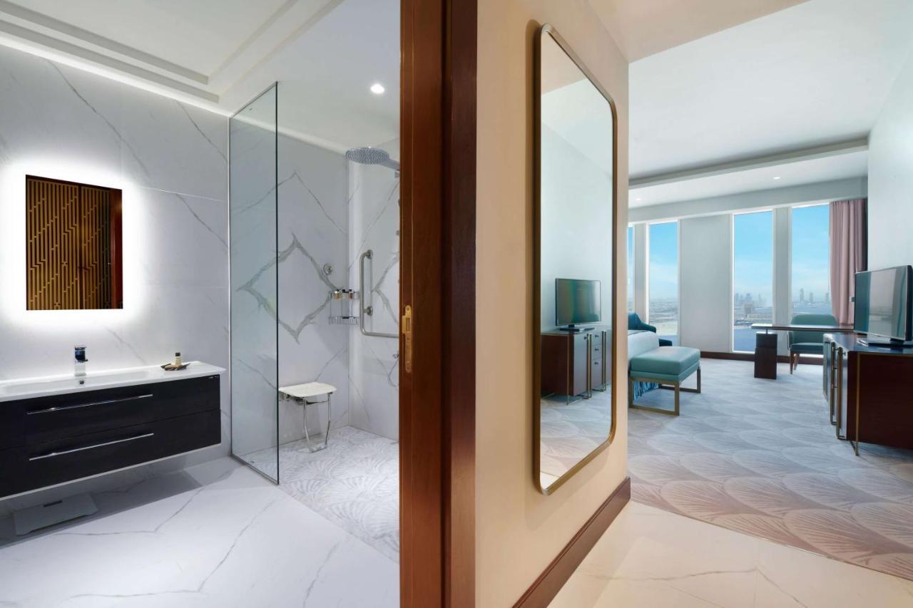 Wyndham Grand Doha West Bay Beach 외부 사진 A guest room at the hotel