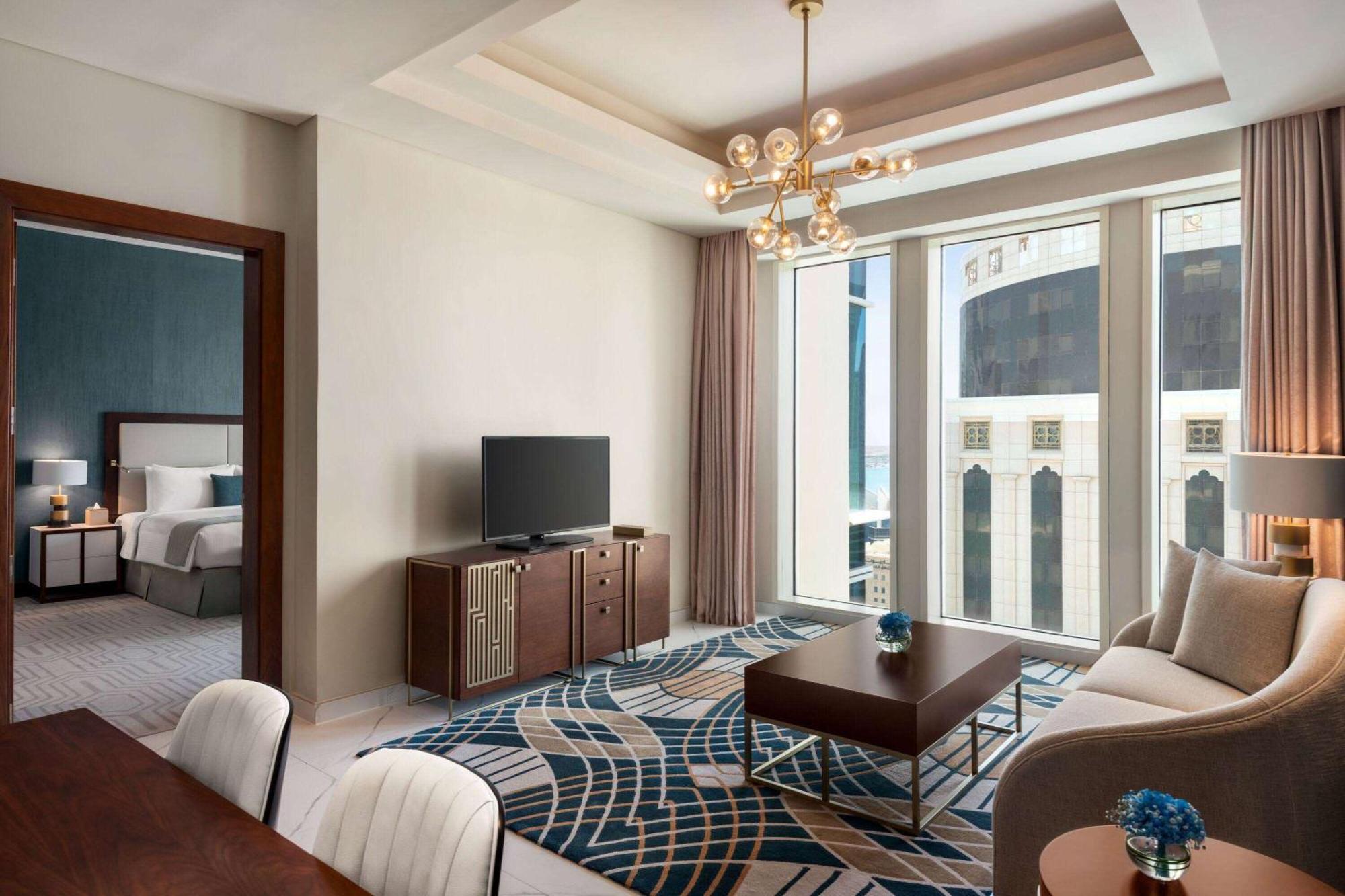 Wyndham Grand Doha West Bay Beach 외부 사진 A suite at the hotel