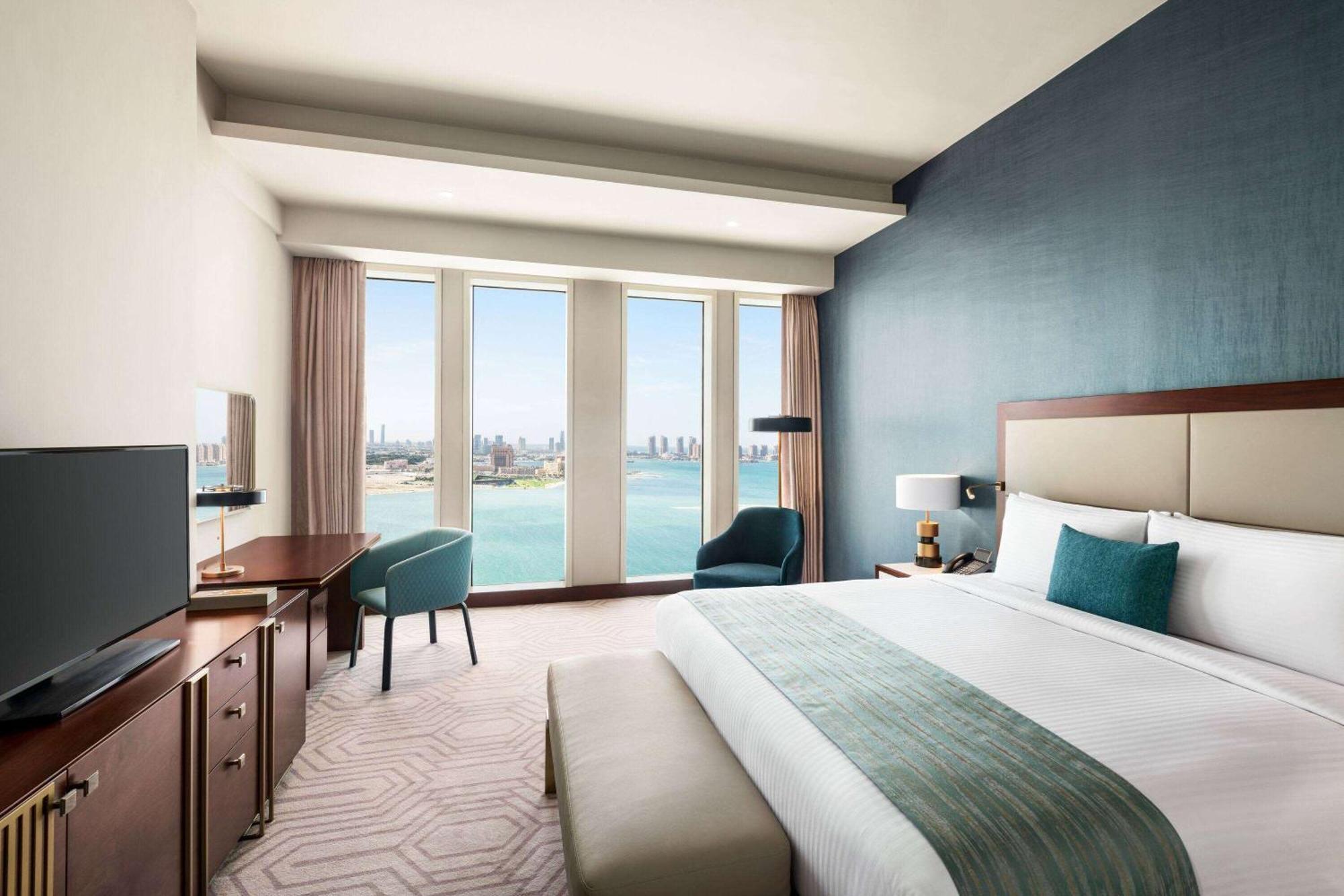 Wyndham Grand Doha West Bay Beach 외부 사진 A guest room at the hotel