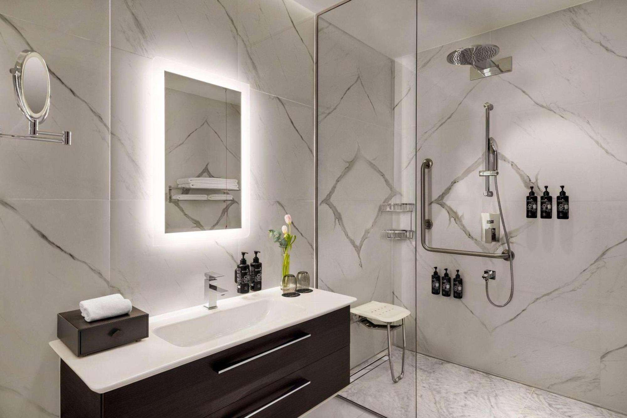 Wyndham Grand Doha West Bay Beach 외부 사진