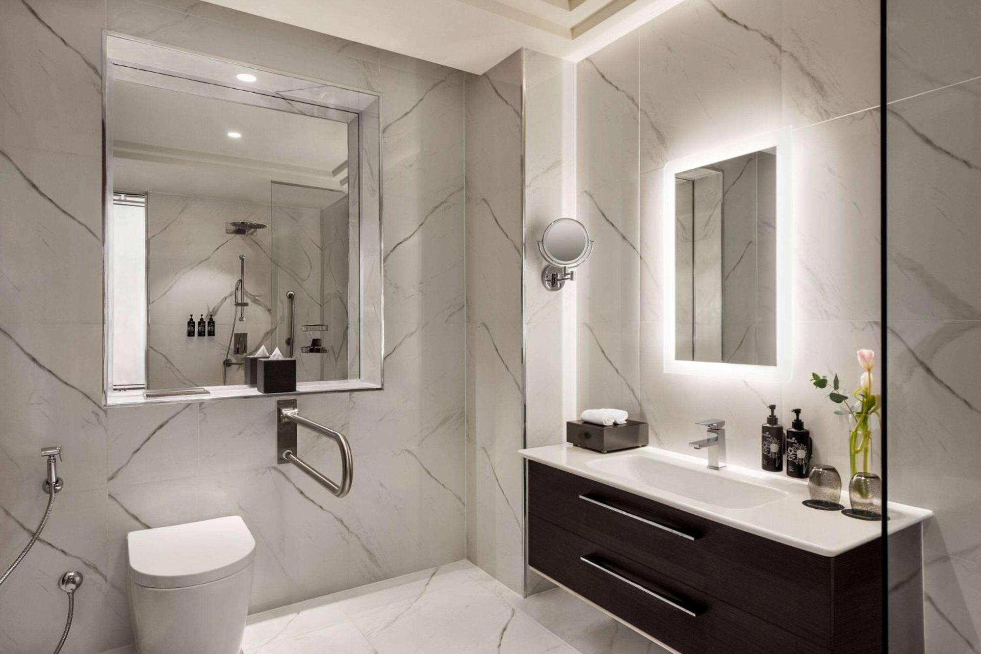 Wyndham Grand Doha West Bay Beach 외부 사진 Bathroom